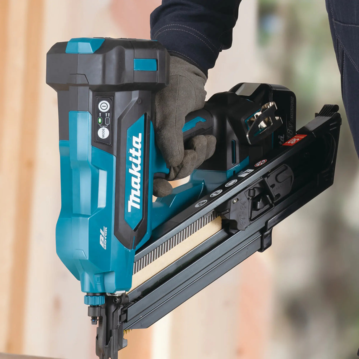 Chiodatrice pneumatica Makita DBN900ZK 18V