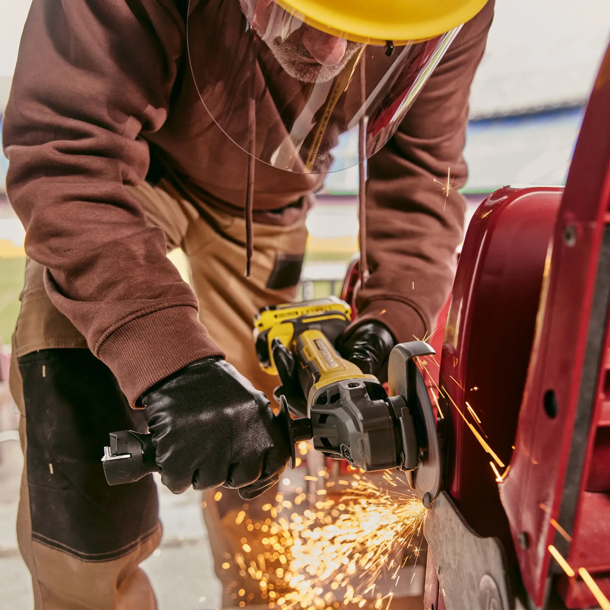 Smerigliatrice Angolare Stanley SFMCG700M2K-QW 18V 4Ah