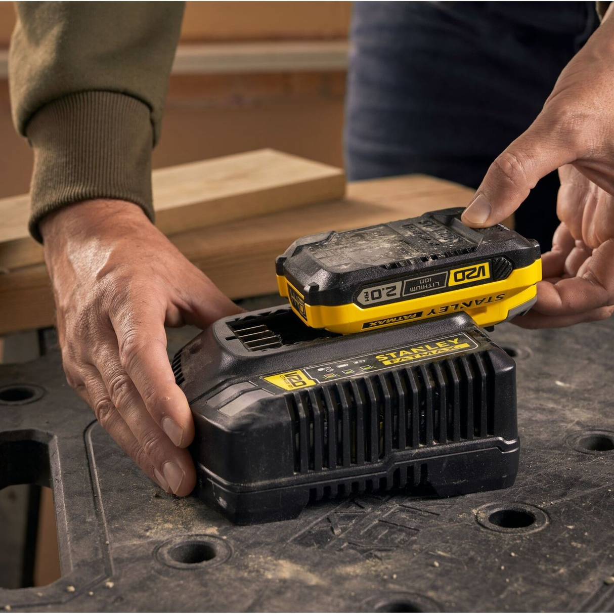 SFMCB202-XJ - Battery Stanley FatMax V20 SFMCB202-XJ 18V 2Ah - Image 4