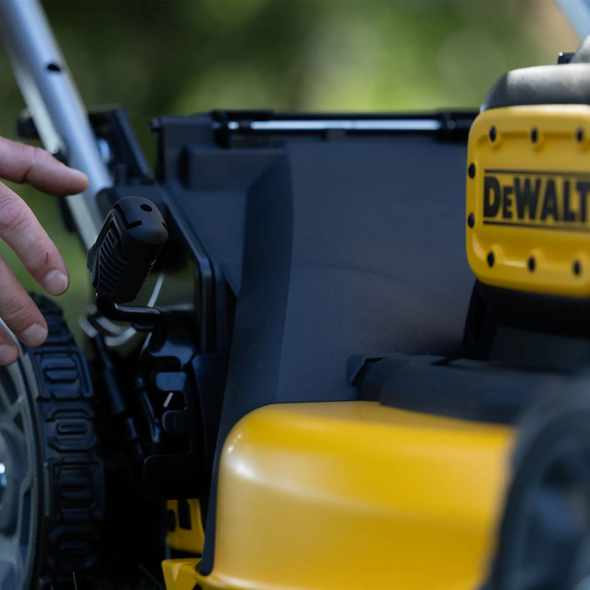 Rasaerba semovente Dewalt DCMWSP156N-XJ 18V