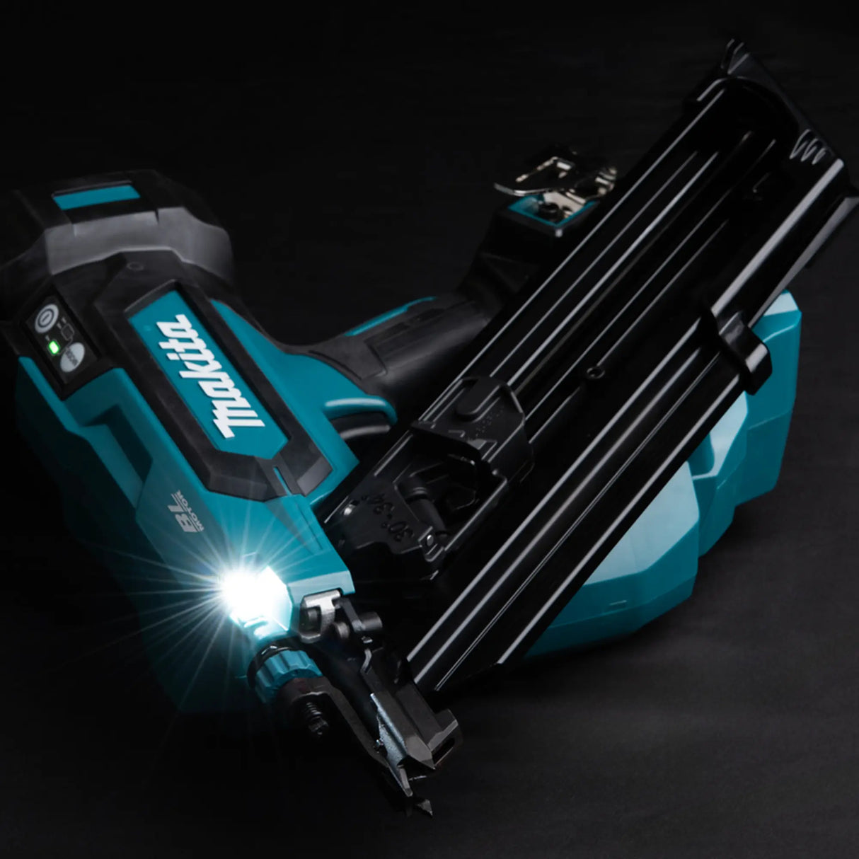 Chiodatrice pneumatica Makita DBN900ZK 18V