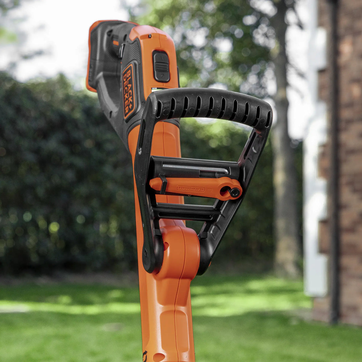 Tagliabordi Black+Decker BCSTR918D1-QW 18V 2Ah