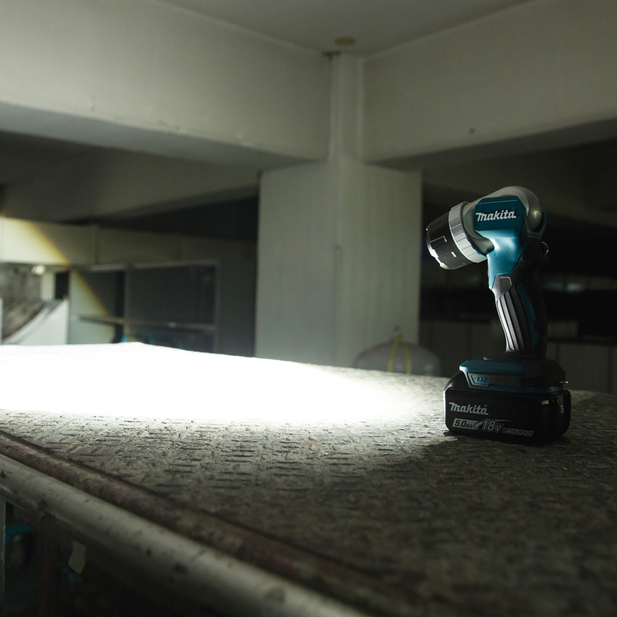 DEBDML808 - LED Flashlight Makita DEBDML808 18V LXT - Image 11